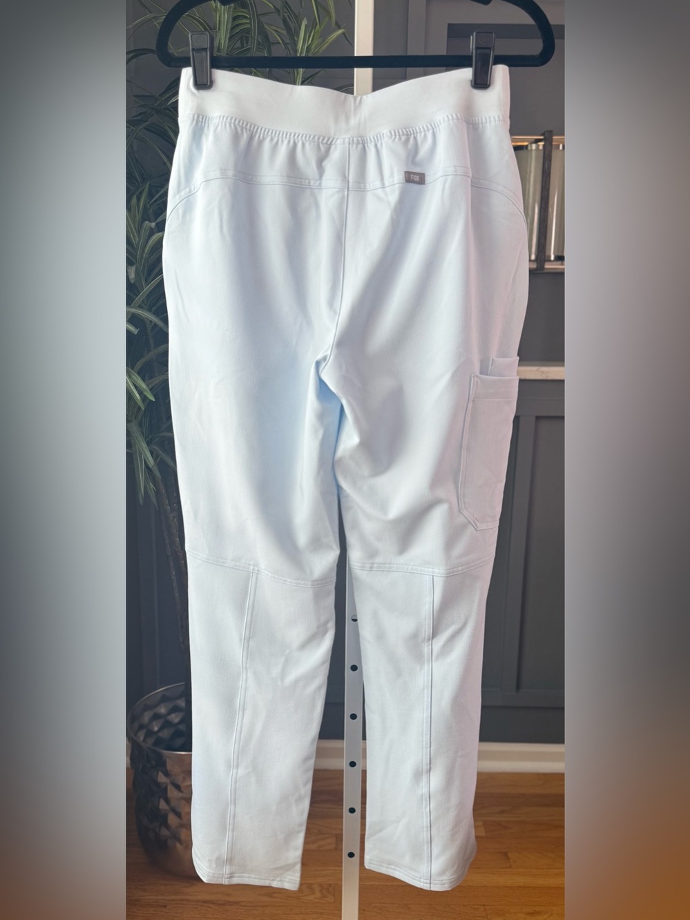 FIGS Kade Cargo Scrub Pants Open Skies Blue S Regular NWT - Picture 4 of 12